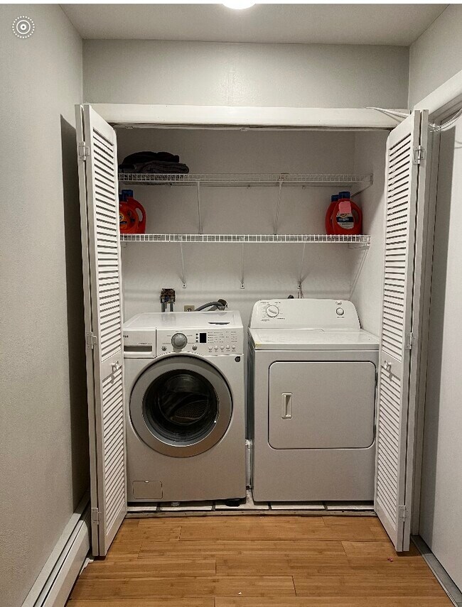 Foto del edificio - 700 Old Lane Rd