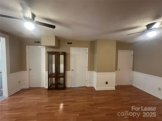 Building Photo - 1122 Autumnwood Ln