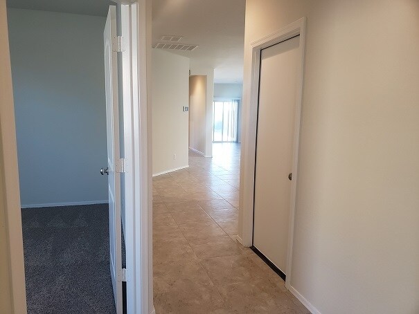 Foto del edificio - 37698 W Capri Ave