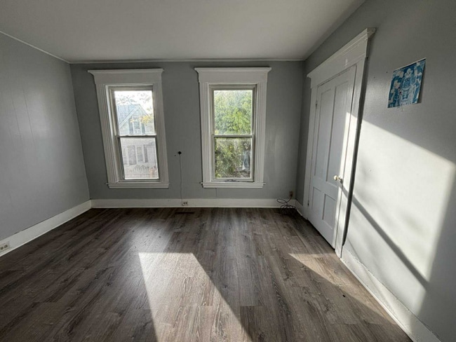 Building Photo - 281-283 Bridge St