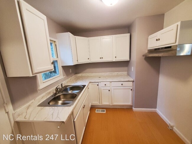 Building Photo - 3 br, 1 bath House - 3631 Yale Ave