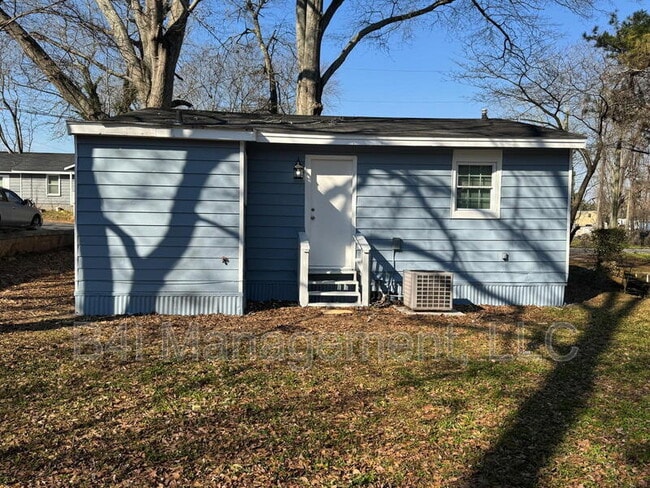 Building Photo - 27 Domineck St