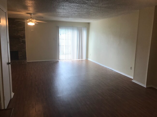 Building Photo - 64 Colonial Dr