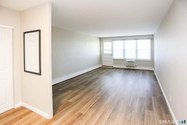 Foto del edificio - 30 Glenbrook Rd