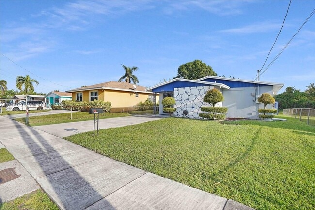 Building Photo - 15331 Railroad Dr