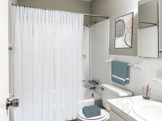 3646 Unit 12 -Bath - Imperial Arms Apartments