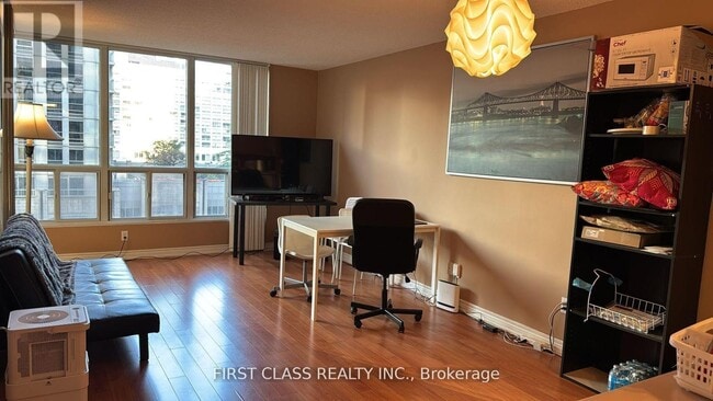 Photo du bâtiment - 750-750 Bay St.