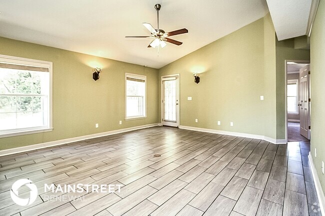 Building Photo - 913 Redwood St