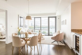 Building Photo - 320 Adolphus Ave