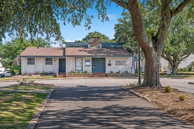 Oficina de arrendamiento - Park at Monticello
