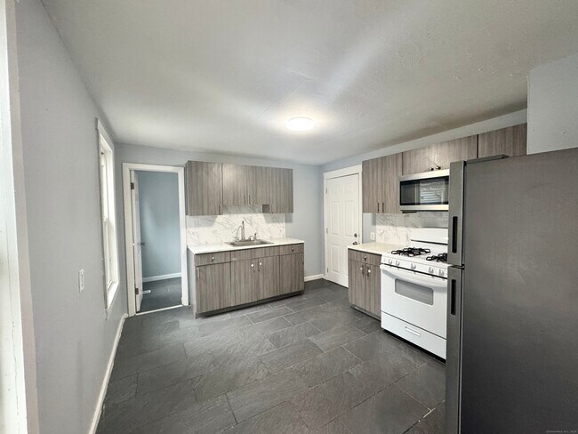 Foto del edificio - 223 Cottage St