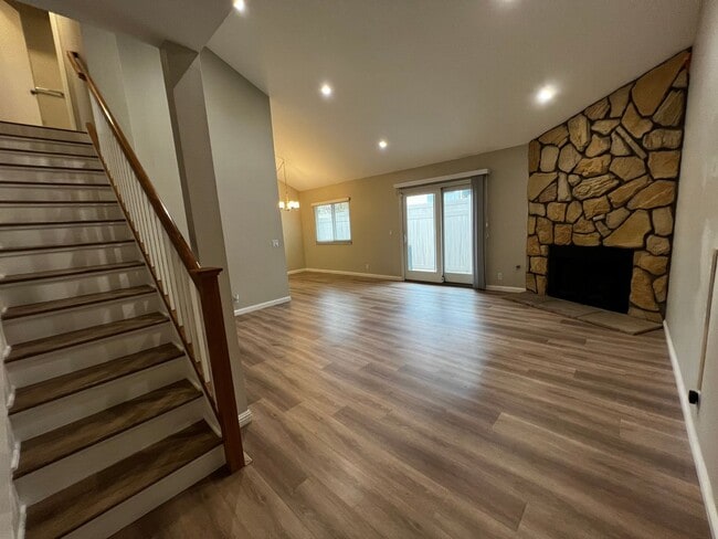 Foto del edificio - 2 Bedroom 1.5 Bath Townhouse Condo for Ren...