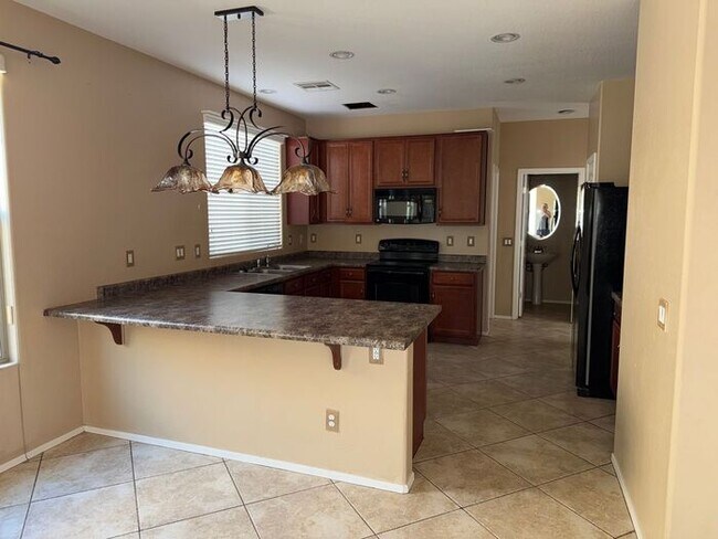 Building Photo - First Month rent FREE on OAC, Move in by 9/1/26 and a 13 month lease!!