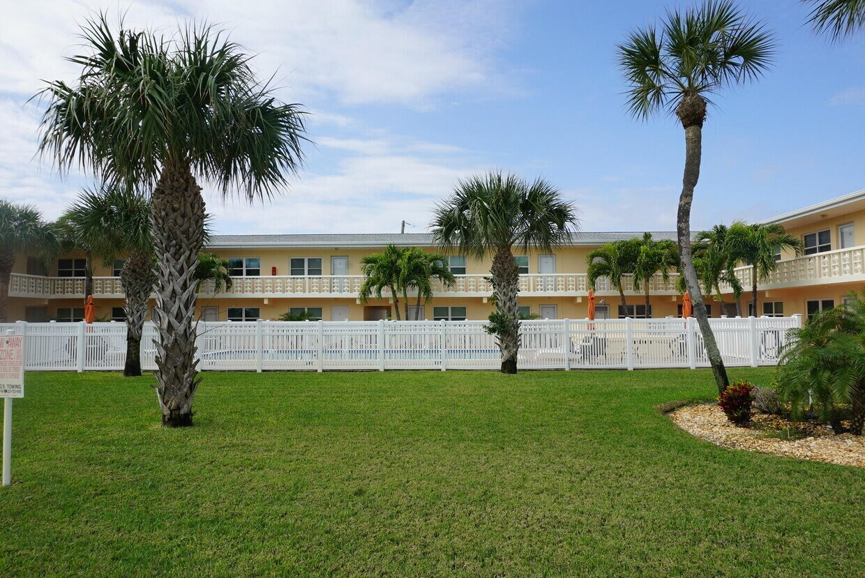 Foto principal - 7801 Ridgewood Ave