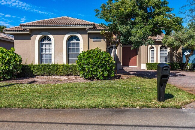 Building Photo - 479 Pine Tree Ct