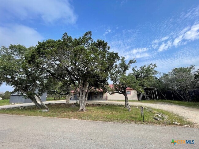 Foto del edificio - 551 Ramblewood Dr