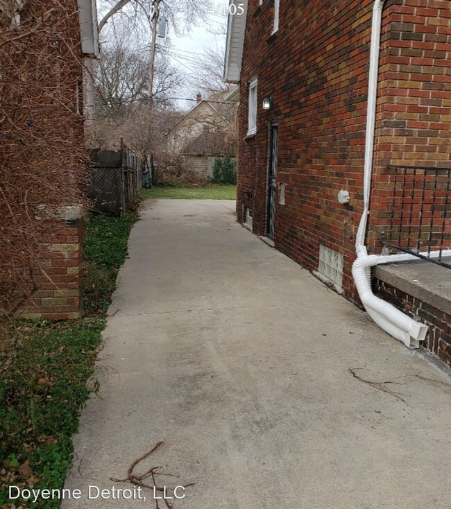 Building Photo - 3 br, 1 bath House - 11641 Faust