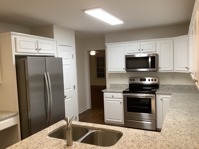 Building Photo - 800 Woodview Ridge Trail