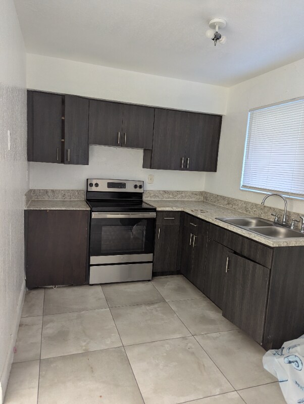 Foto del edificio - 741 NW 3rd Ave