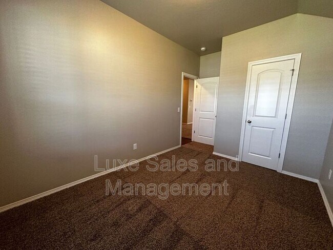 Building Photo - 2408 Alta Vista Ln