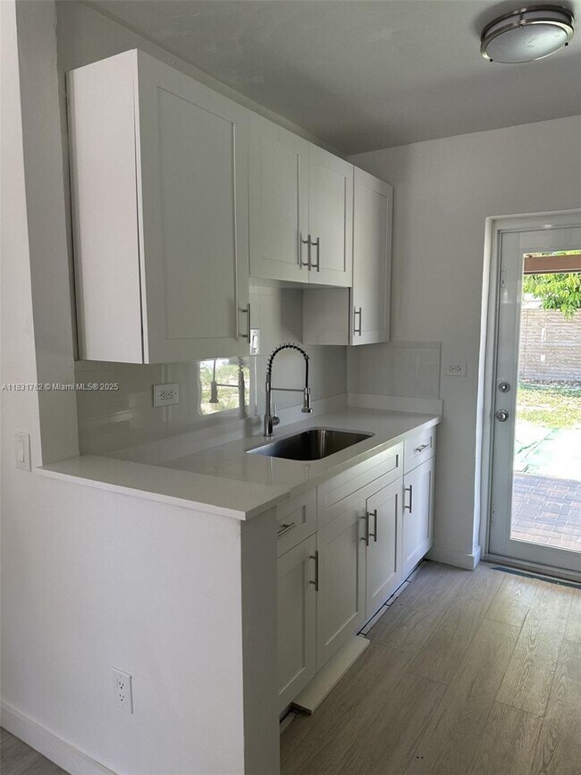 Foto del edificio - 1754 NE 48th Ct