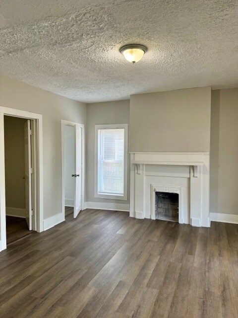 Building Photo - Recently renovated 4BR/2BA home in the hea...