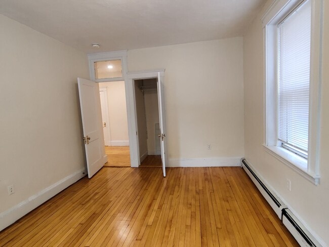 Building Photo - No Brokers Fee, Coolidge Corner Area of Brookline. Recently Renovated Unit. Central heat/AC, In-U...