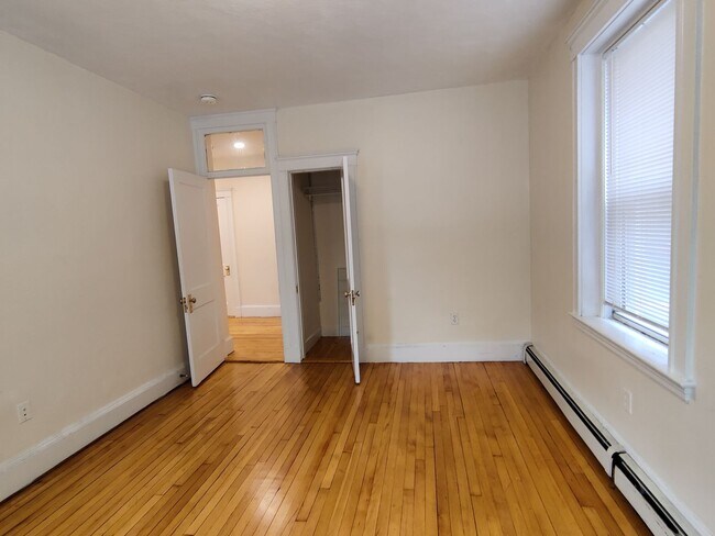 Foto del edificio - No Brokers Fee, Coolidge Corner Area of Brookline. Recently Renovated Unit. Central heat/AC, In-U...