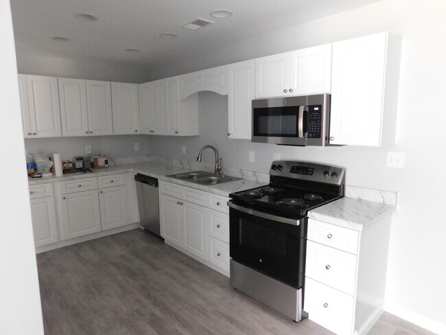 Building Photo - 8229 Ashbrook Dr