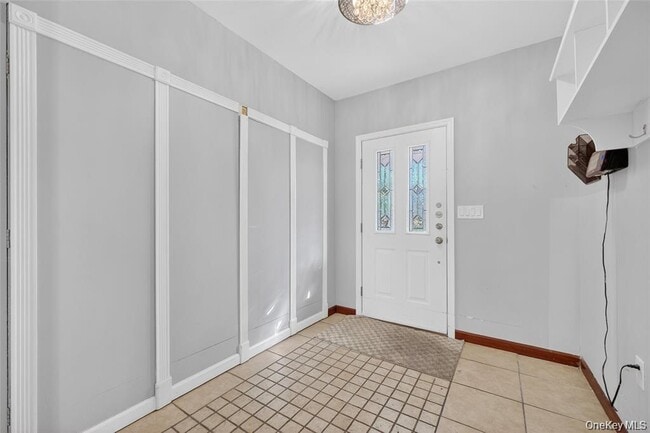 Building Photo - 155 Roselawn Rd