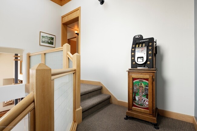 Building Photo - West End Aspen Home