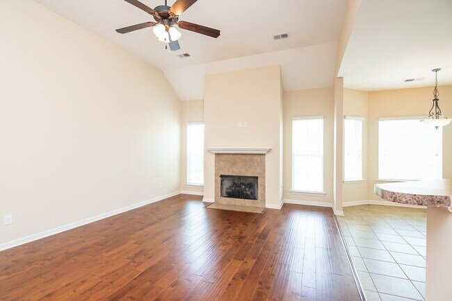 Foto del edificio - 6135 Trail Creek Ln