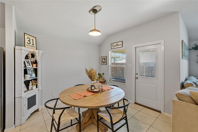 Foto del edificio - 16429 Porterfield Ln