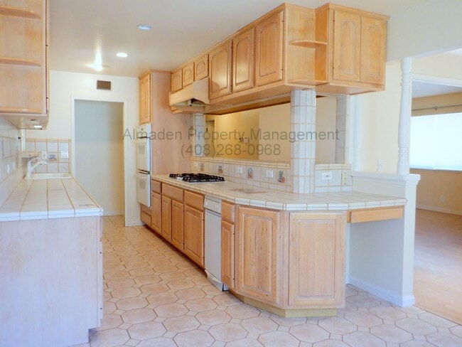 Building Photo - Cambrian 3BR/2BA Home w/ Central A/C, Near...