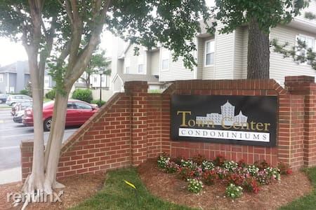 Building Photo - 117 Castilian Dr