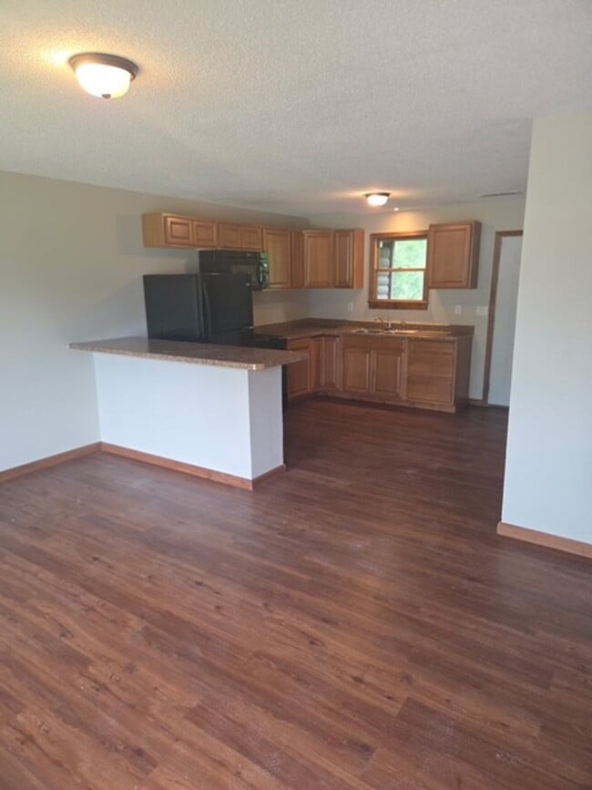 Building Photo - 215 W Valleyview Dr