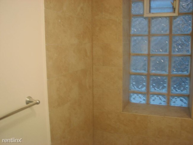 Foto del edificio - 4872 W Homer St