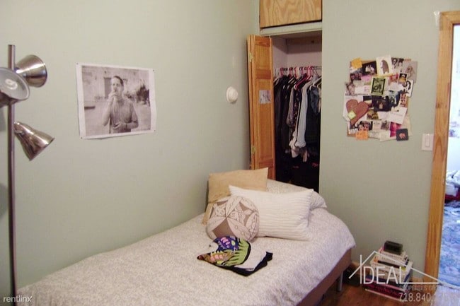 Building Photo - 771 4th Ave