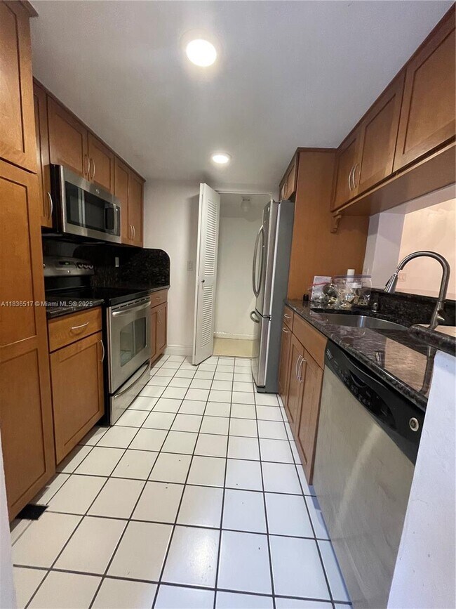 Foto del edificio - 9755 Westview Dr