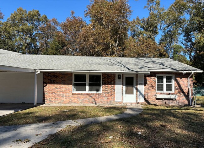 Building Photo - FULLY RENOVATED! 4BR/2BA Home Available No...