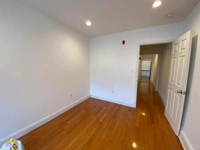 Building Photo - 1043 Spring Garden St