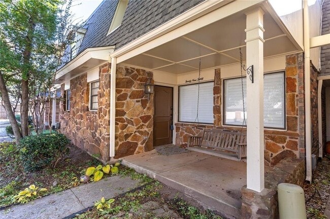 Building Photo - 2930 Colonial Ln