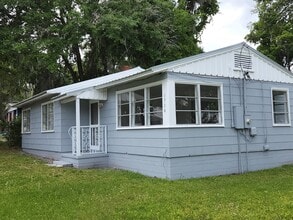 Building Photo - 1704 Gillis St