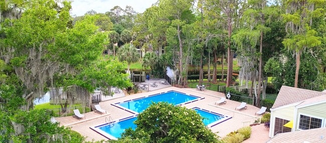 Swimming Pool - The Breakers Apartments