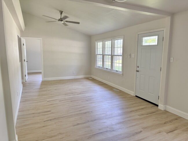 Building Photo - 200 Elbring Dr