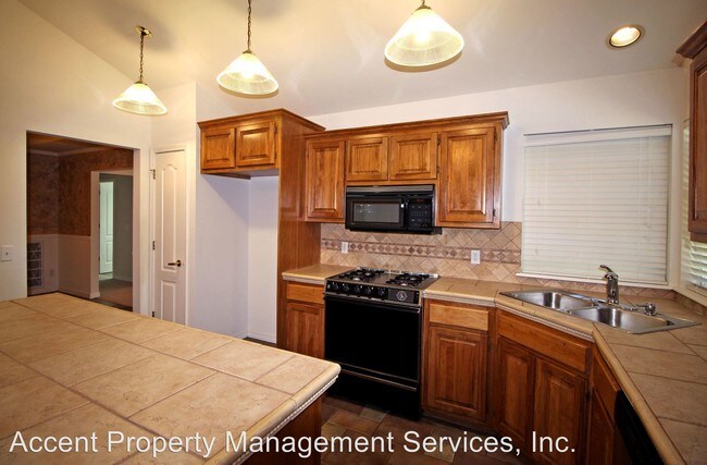 Foto del edificio - 235 S 176th West Ave