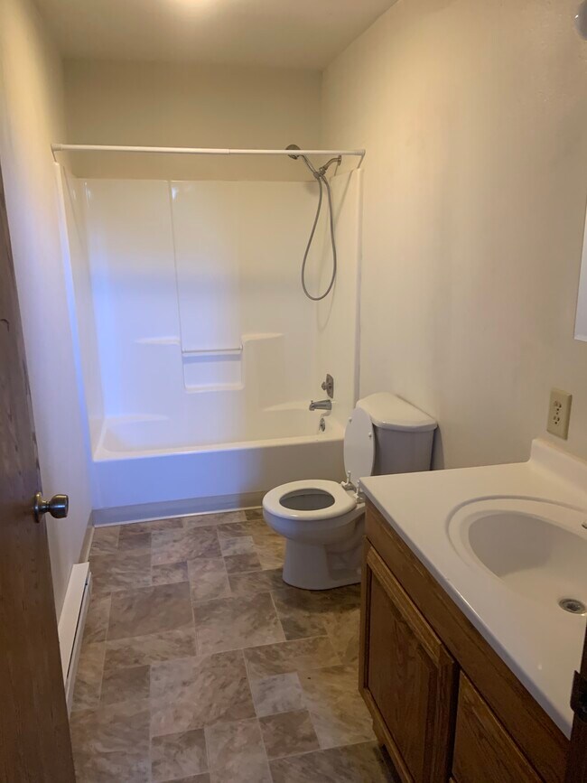 Bathroom - 167 Harmony St S