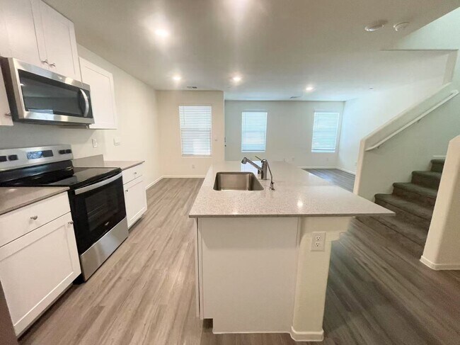 Building Photo - Modern 3-Bedroom Townhome in Prime West He...