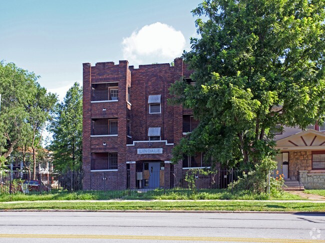 Building Photo - Lindale