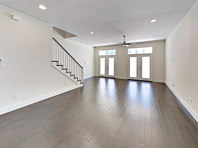 Building Photo - 324 Templeton Dr